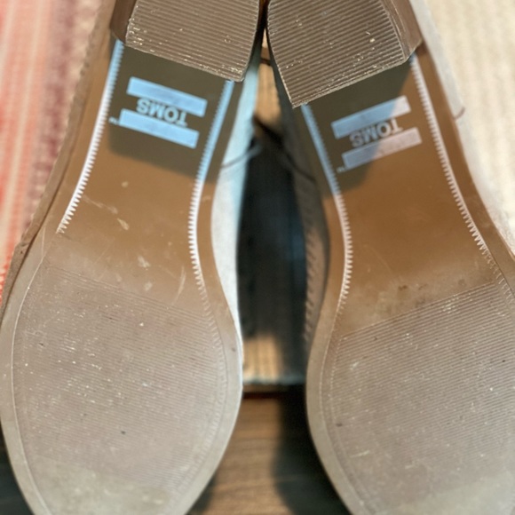 Toms size 8 tan suede Boots - Picture 6 of 6